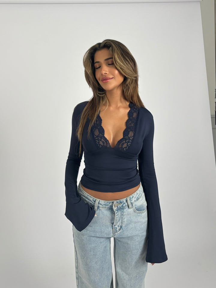 LUNA |  Kiss Top